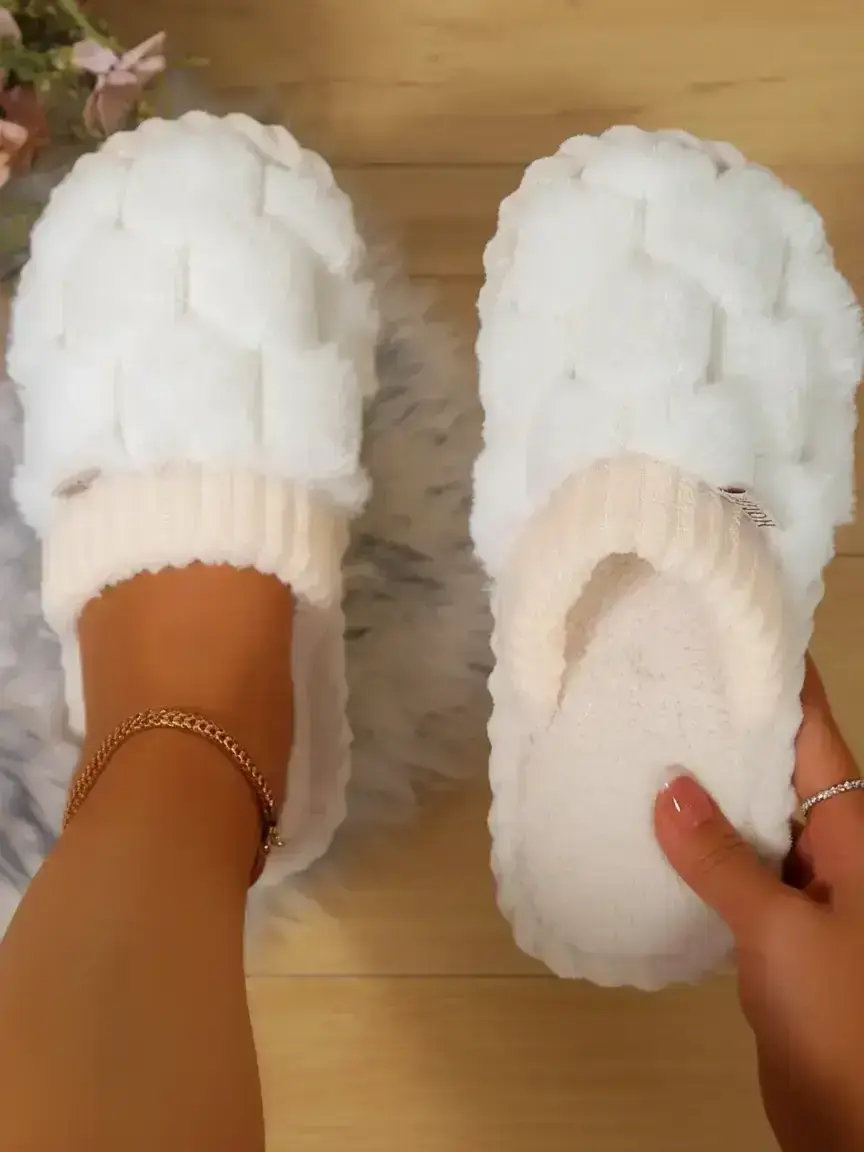 Women's & Men's Checkered Faux Fur Plush Slippers, Fuzzy House Slippers, Soft Cushioned Slippers, Cozy Soft Furry Indoor Shoes, Thick Warm Fleece Lining, Non-slip Durable Sole, Lightweight Quiet House Shoes, Indoor Home Slippers
