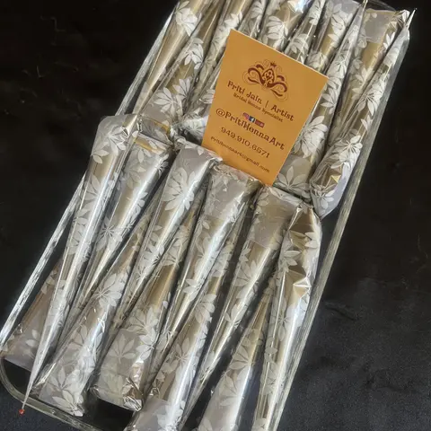 Natural Henna Cone Temporary Tattoo Kit for Arm Application