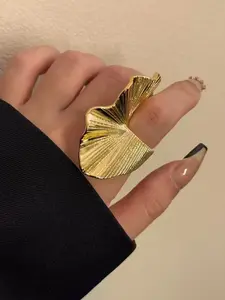 Vintage Exaggerated Metal Ring, Irregular Wide Petal Shape Design, Perfect for Women's Party Wear & Special Occasions
