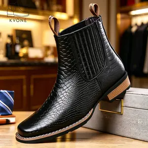 Men’s retro embossed crocodile Chelsea boots with wooden heel—business-casual shoes suitable for all seasons, closed-toe design; boys’ everyday fashion styling using embossed crocodile leather.,summervibes