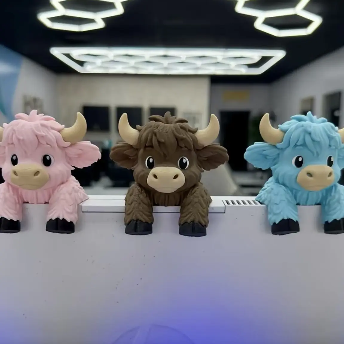 Highland Cow Monitor Buddy and ScreenSitter, 3D Printed Emotional Support DeskCompanion and Office Decor