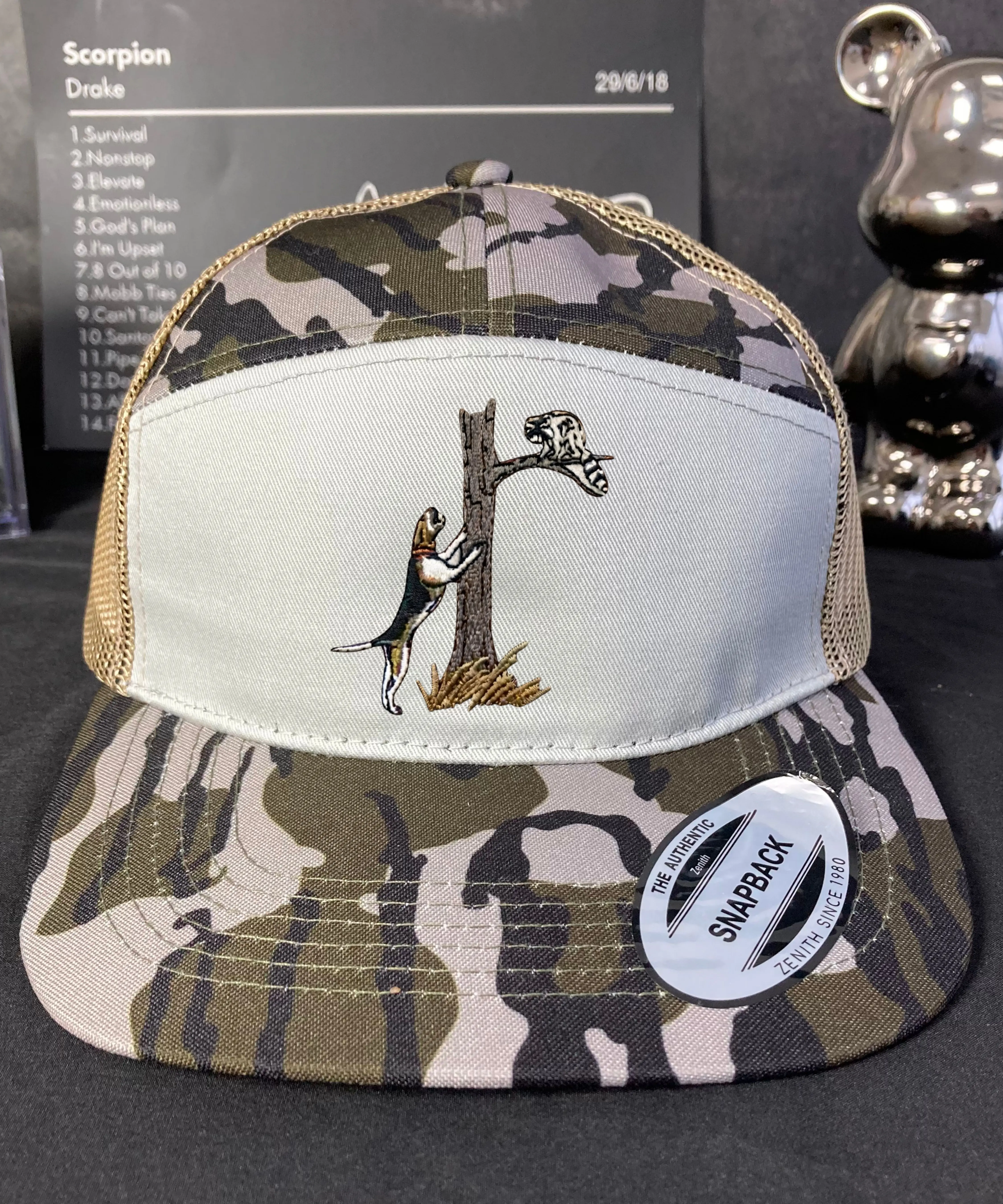Treeing Coonhound Hunting Trucker Hat Camo Snapback Mesh Cap Embroidered Raccoon Dog Hunting Outdoor Adjustable Flat Bill Unisex Gift Hat