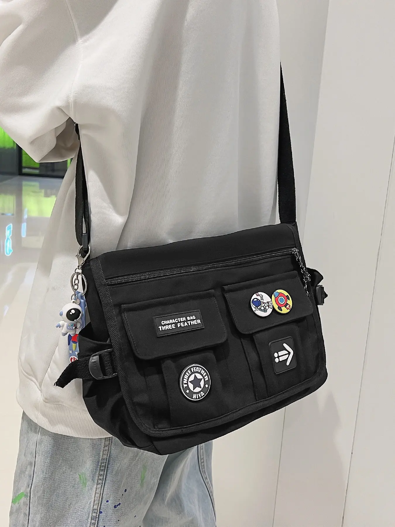 Casual Fashion Couple Matching Multi-Pocket Bag, Stylish Versatile Shoulder Crossbody Purse with Pendant and Badge, Crossbody Bags, Zipper Crossbody Bag, Multifunctional Crossbody Bag