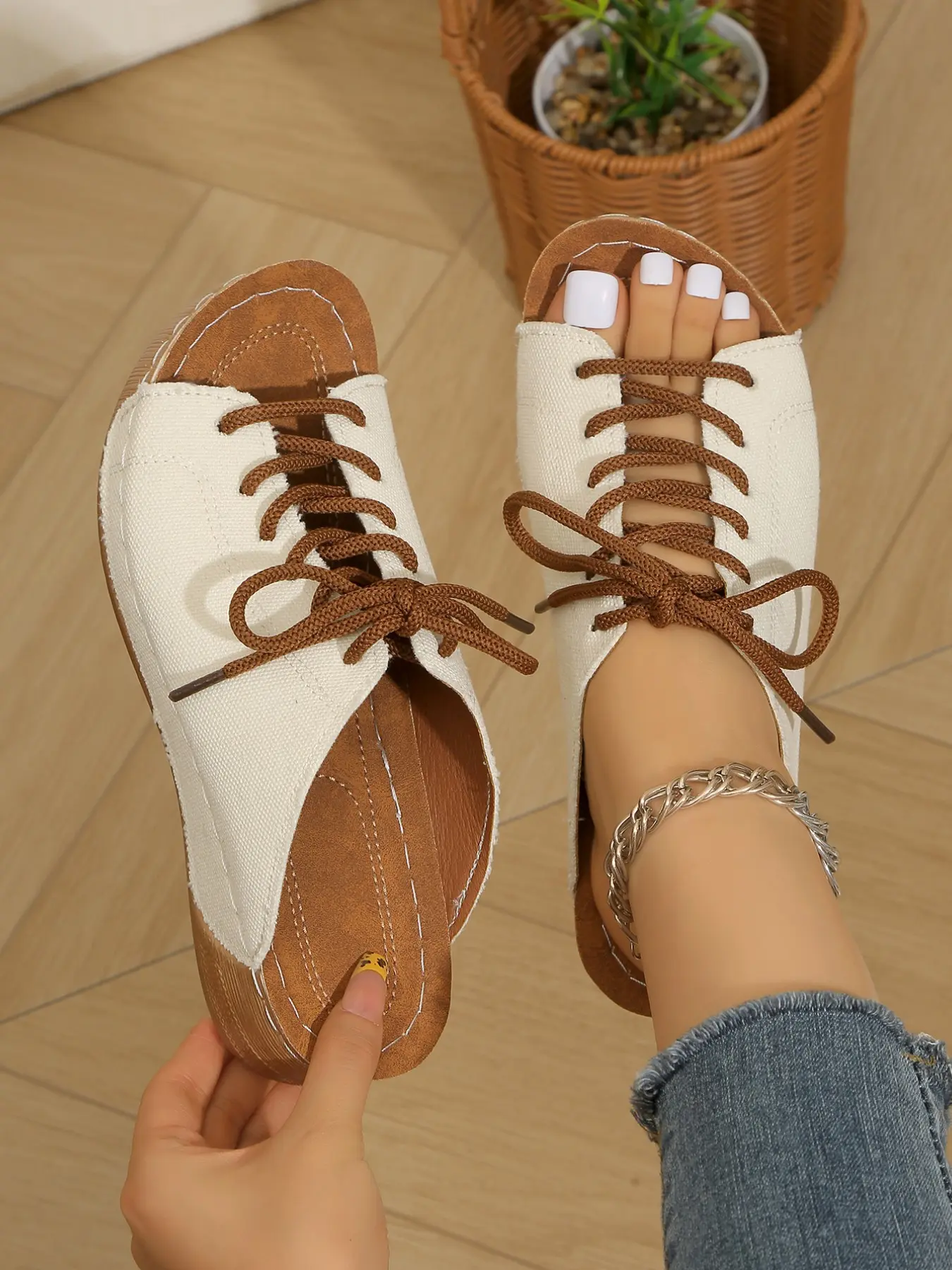 Women's lace-up casual slippers, comfortable and soft with a wedge and flexible sole, simple sandals, Chic summer footwear, for everyday outfits, suitable for work or commuting, trendy slippers for walking, Daily Wear Sandals