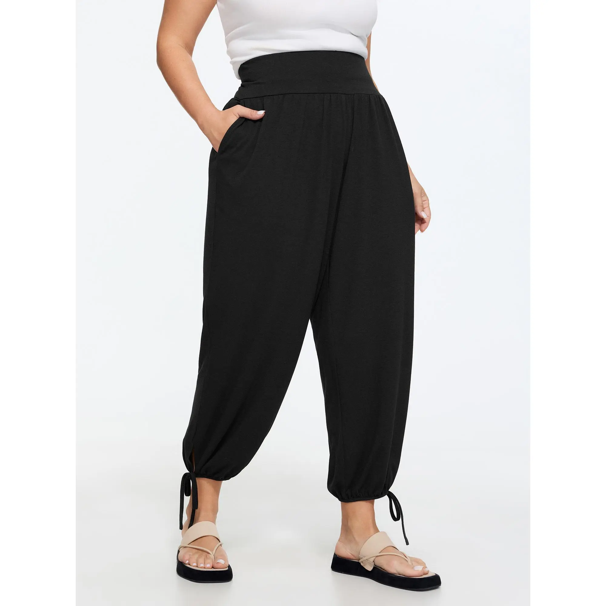 BLOOMCHIC Women's Plus Size Mid Rise Supersoft Stretchy Rayon Polyester Blend Spandex Cropped Pants [14-16/1X-M-6X] - Casual Leisure Garment with Drawstring Side, Pocket, Summer Fabric, Smocked Waist, Elastane, Machine Washable, Great Fit
