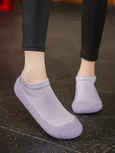 Unisex Indoor Silent Fitness Shoes, Ultra-Light Flyknit Anti-Slip Wear-Resistant Breathable Yoga Skipping Home Use Socks Sneakers