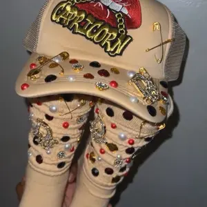 Junk hat and socks set