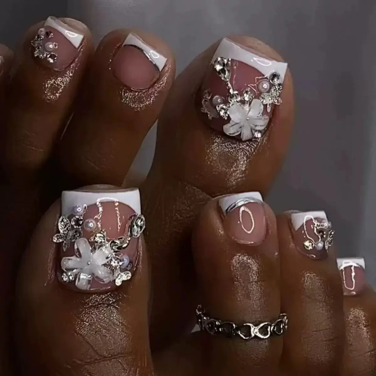 24 Pcs French Edge Toe Sleeves, 3D Flower Pearl Butterfly Acrylic False Nails, Reusable Waterproof Nail Stickers, Self-Adhesive, for Women, Nail Art Supplies, Nail Art Accessories