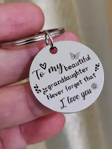Stainless Steel Keychain, Letter Pattern Keychain for Granddaughter, Personalized Heart Tag, Inspirational and Unique Souvenir for Her, Suitable for Birthday, Graduation, Party