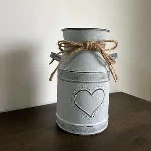 Vintage iron tin flower pot heart dried flower pot Iron flower pot three-dimensional pattern flower pot decoration pot