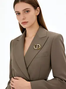 Elegant Letter Pattern Brooch, All-Seasons Fashion Accessory, Business Style Pin, Perfect Gift for Women, High-Quality Design