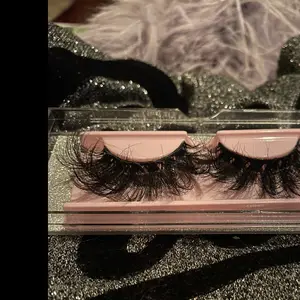 WVM Mega Wispy Lashes - High-Quality Eyelashes for Makeup Application