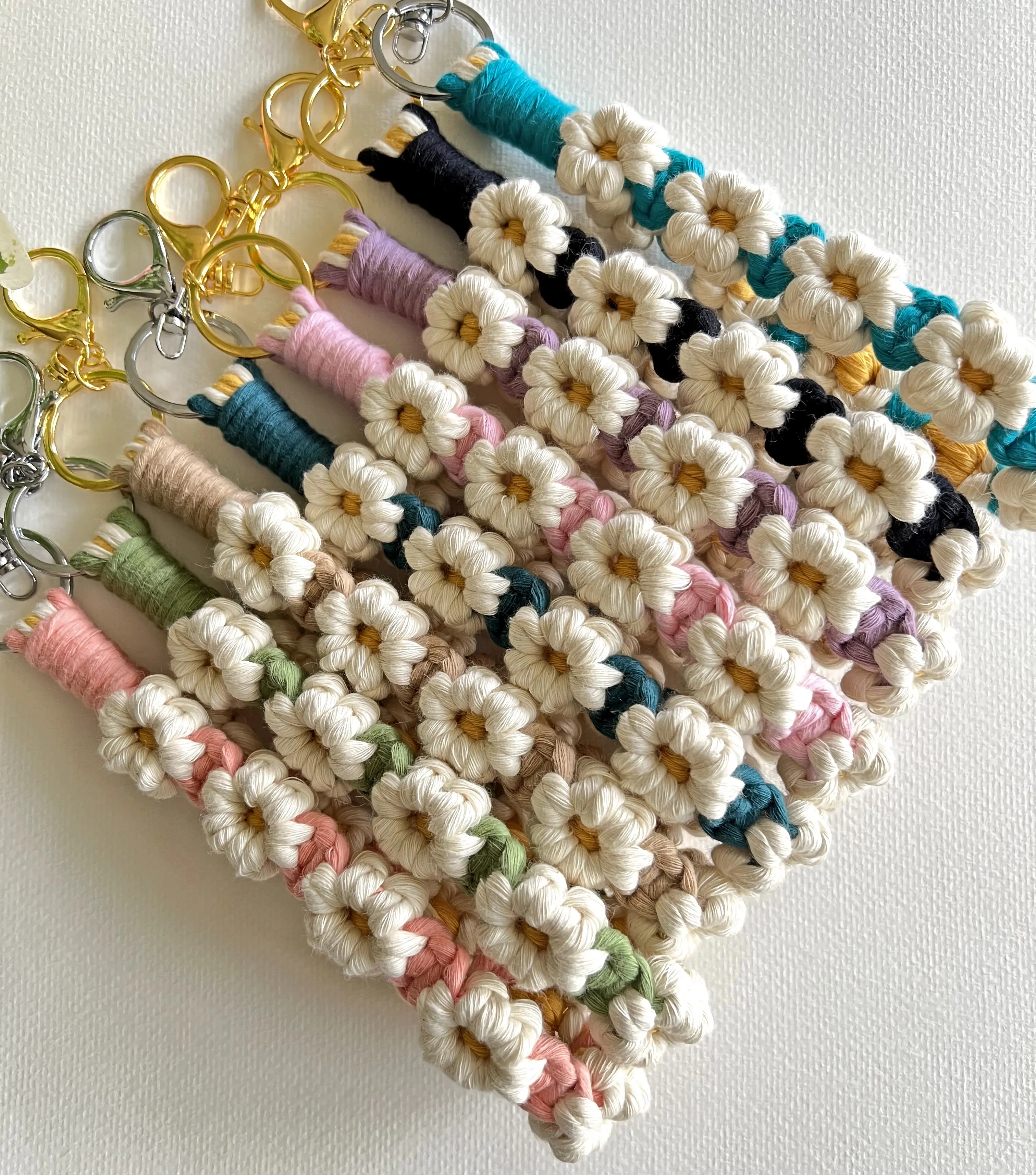 Daisy Wristlet, Macrame Keychain, Daisy Keychain Daisy Wristlet, Macrame Keychain, Daisy Keychain