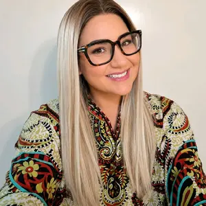 New Release K13106 Chapagne Ice 22" wig bundle. Dark ash blonde root shadow,Beige blonde Icy platinum face-framing highlights 13x4 lace,120 density,350 heat tolerance,21.5-23.5 cap. Complete bundle must be returned for full refund.
