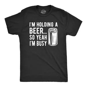Mens I'm Holding A Beer so Yeah I'm Busy T Shirt Funny Drinking Weekend Party Tee Mens Funny T Shirts Cool Vintage Fashion T-Shirt Gift Classic Menswear Drinking Apparel for Men Funny Beer Short Sleeve Novelty Black
