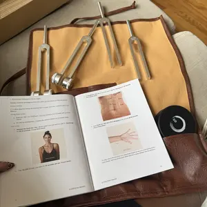 Resonance Sound Healing Tuning Fork Set – 128Hz, 136.1Hz, 256Hz, 384Hz with Activator – Sound Therapy for Stress Relief, Deep Relaxation & Chakra Balancing