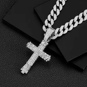 Silver Cross Bling Necklace – Full Diamond Simulants, Heavy Cuban Link Chain, Urban Fashion Accessory – Ideal for Men’s Hip-Hop Style & Luxe Streetwear Looks