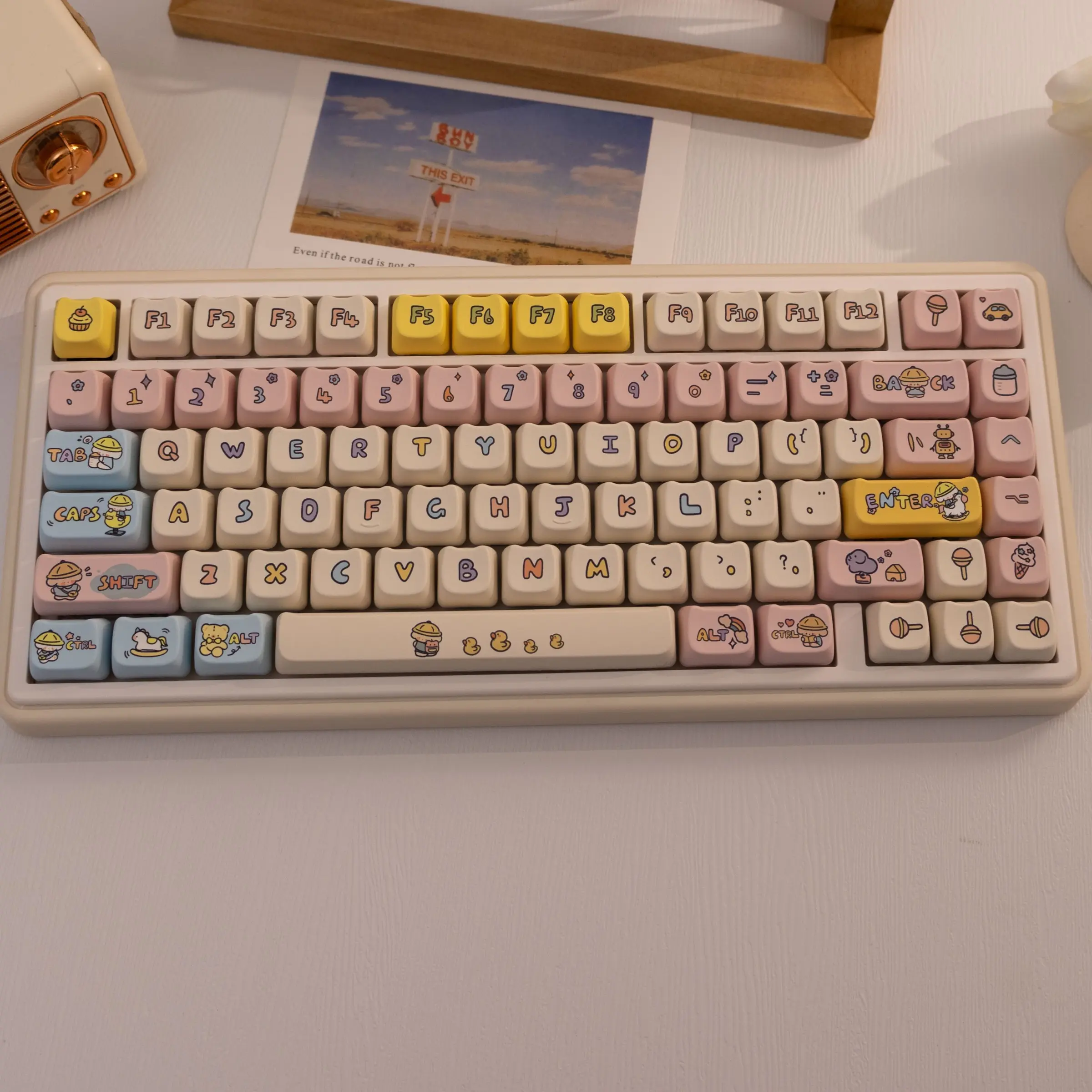 138 Key Kindergarten Puppy Theme Keycaps, Cat Shape Pbt Material, Dye Sublimation Process, Mao Outline Design, Compatible with Mx Axis, Fits Keyboard Models 61/64/68/87/96/104/108