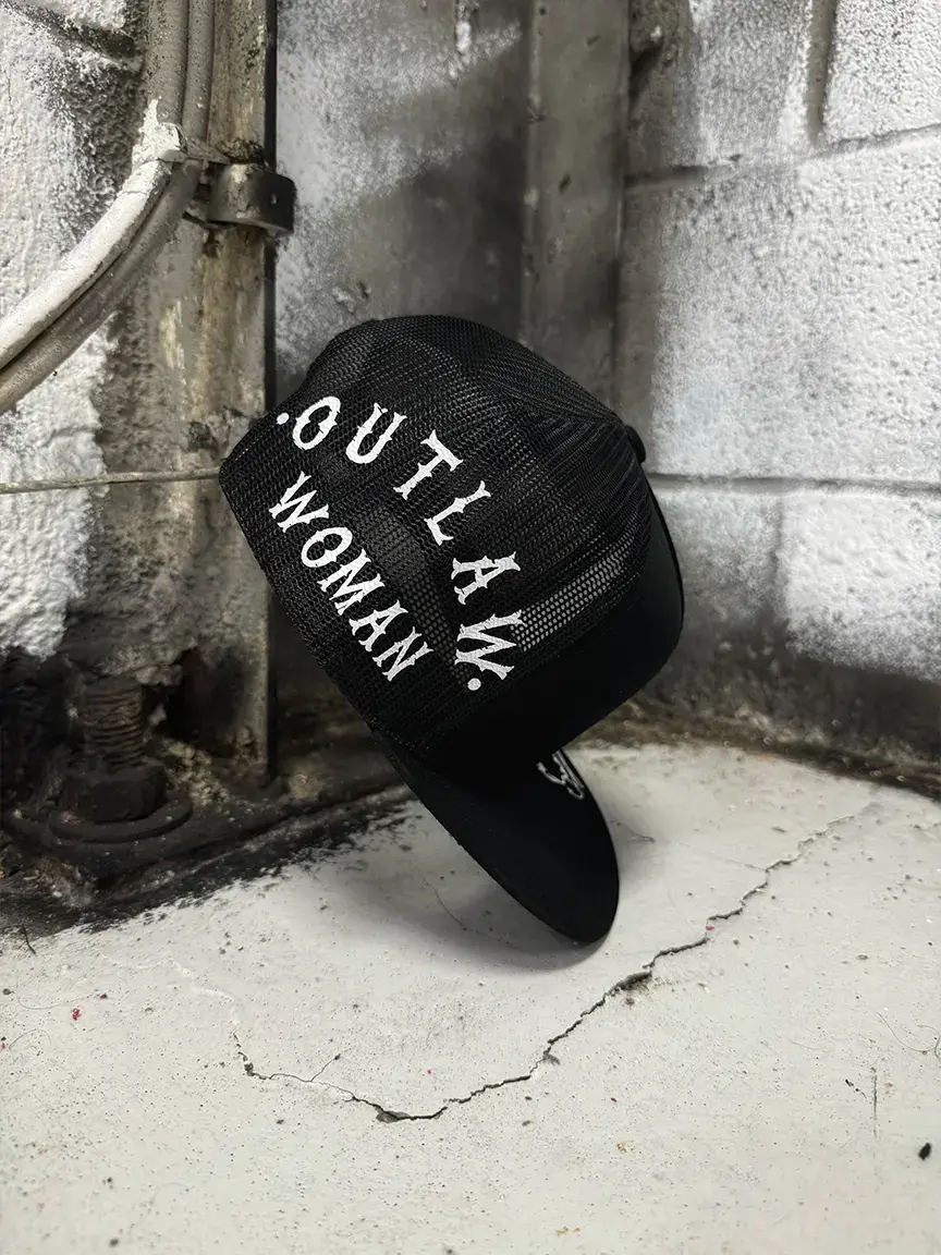 OUTLAW Unisex Side-Style Black Hat, 1 Size Fits All, Casual Daily Stretch-Fit Fashion Accessory
