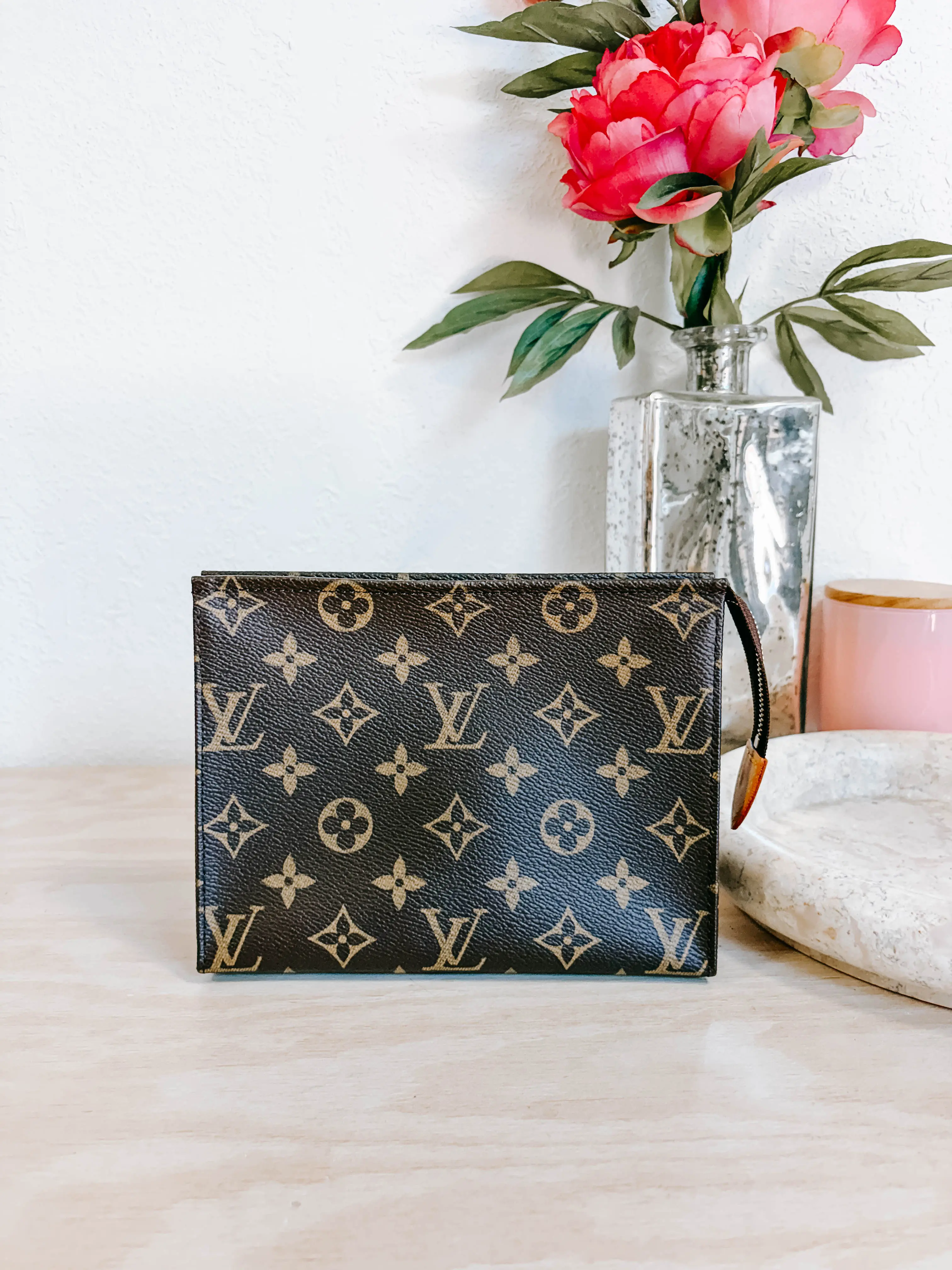 Pre-owned Louis Vuitton coated canvas and leather Toiletry Bags Monogram Toiletry 19 Case *Final Sale*