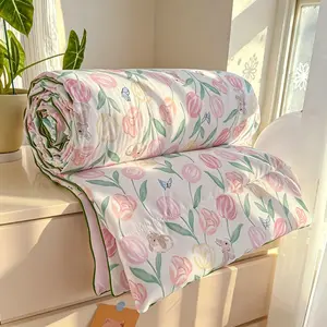 1 pc of small floral print summer quilt, super soft and skin-friendly air-conditioned quilt, suitable for use in all seasons, bedrooms, and living rooms, Soft Lightweight Quilts