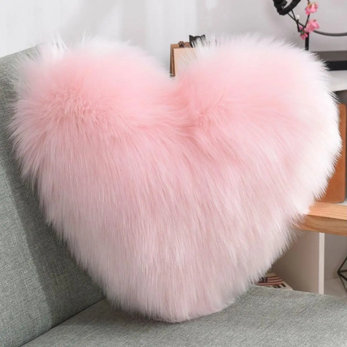 Heart-Shaped Faux Fur Pillow Cover, Cozy Corner Cushion Cover, Soft and Skin-Friendly Pillow Case for Sofa, Bedroom and Chair Pillows, Replacement Cushion Cover, Bedroom Decor and Accessories