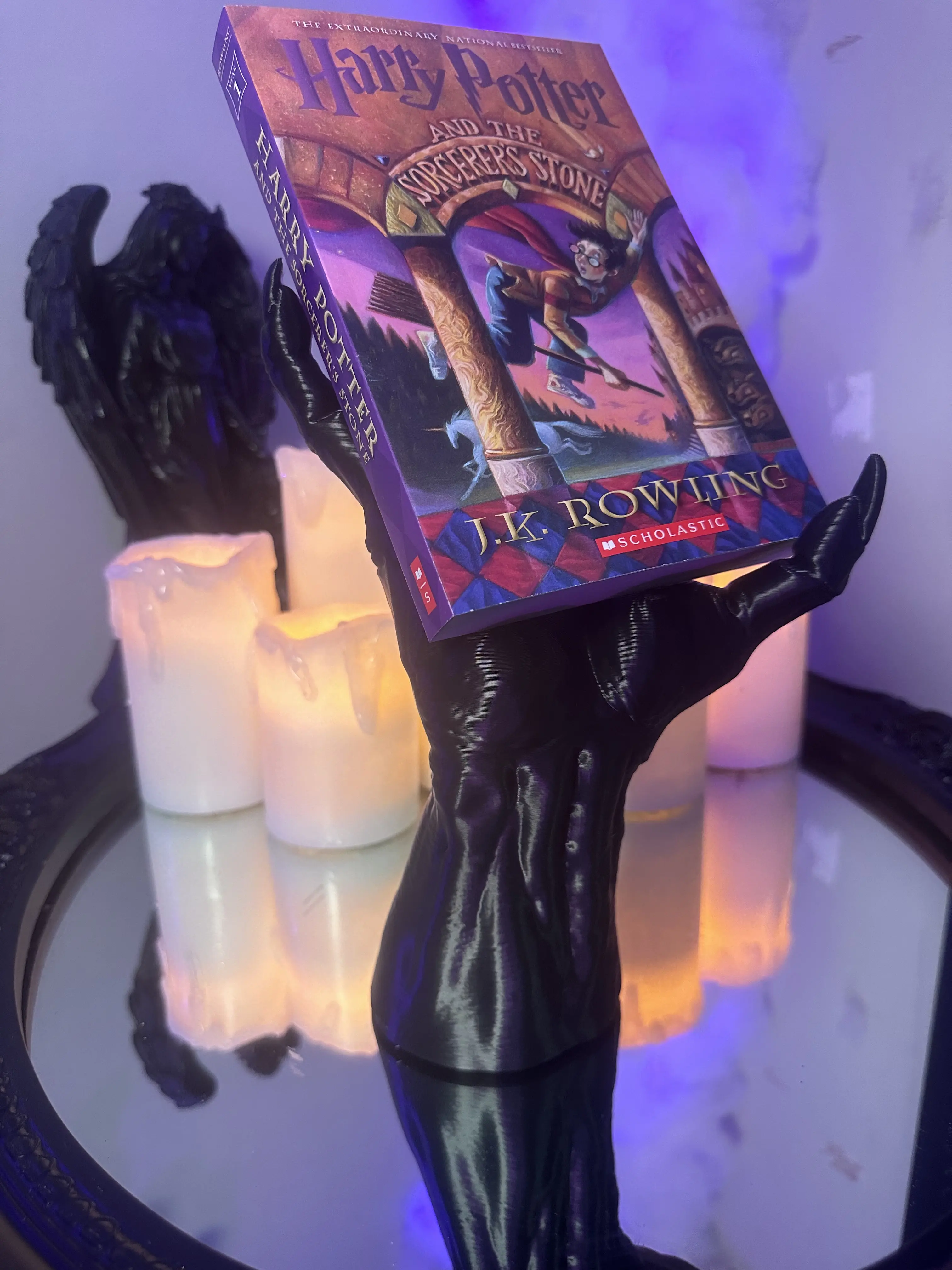 Creepy Demon Hand Bookstand Decoration