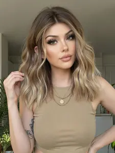 12 Inch Brown to Blonde Ombre Wig ，🤩 Middle Part Short Wavy Wig Middle Part Wigs Machine Made Wigs Synthetic Wigs