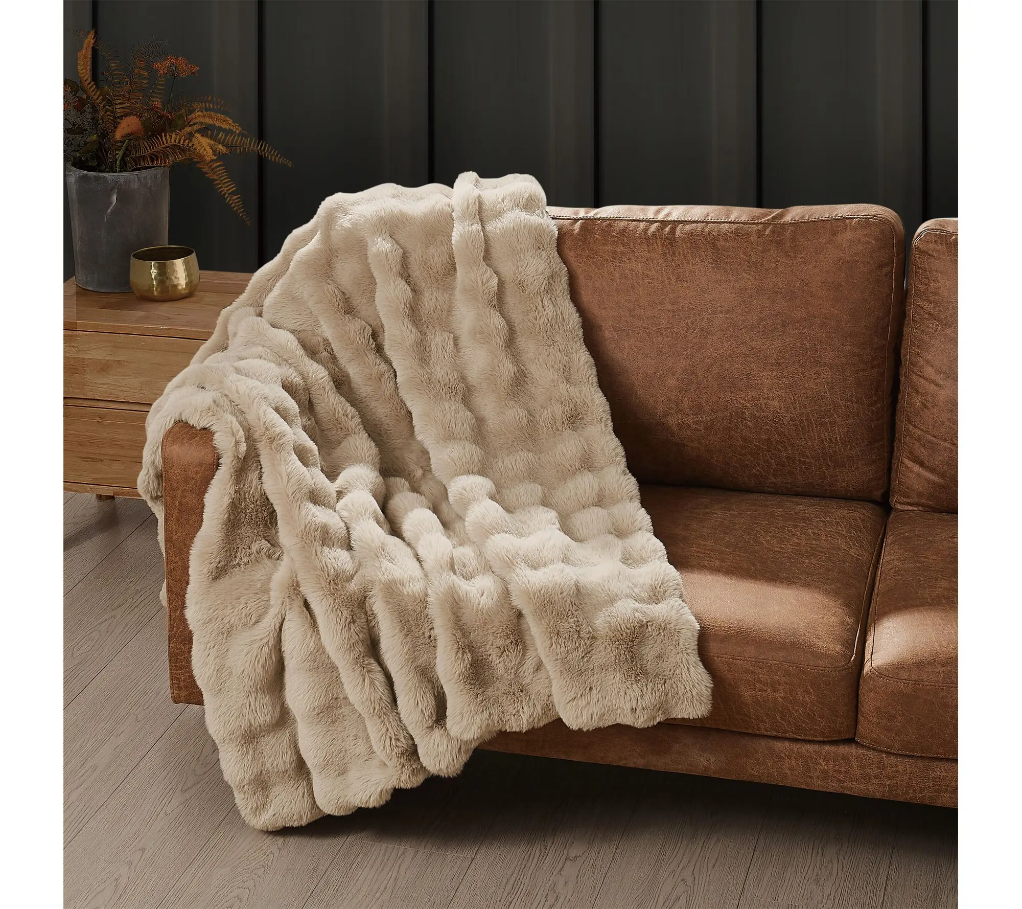 Frye Bubble Rabbit Faux Fur 50x70 Throw Frye Bubble Rabbit Faux Fur 50x70 Throw