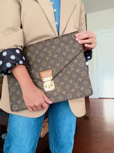 Pre-owned Louis Vuitton canvas Clutches & Wristlets Document/Laptop Pouch