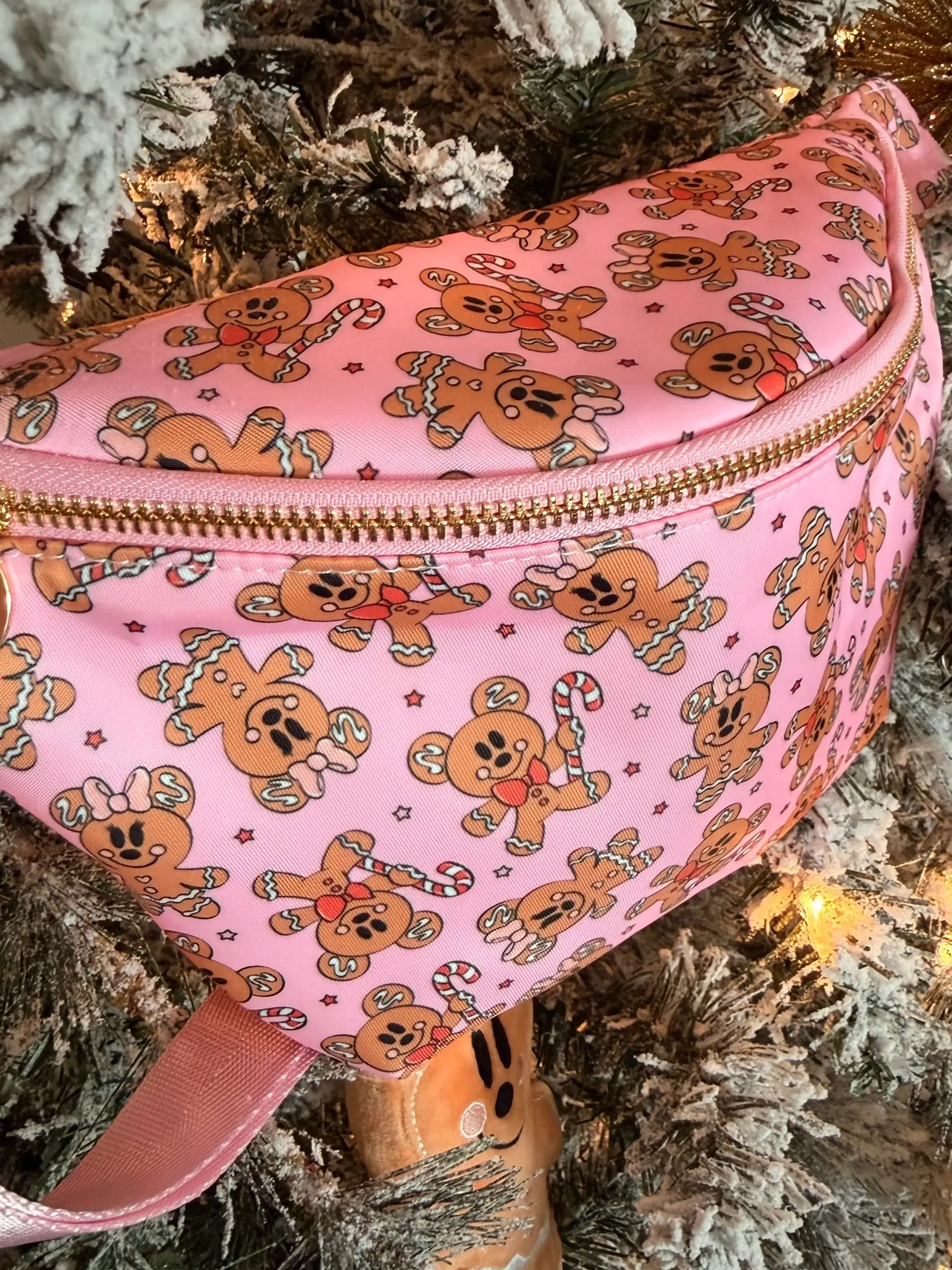 Women's Very Merry Pink Gingerbread Crossbody Fanny Pack - Adjustable Strap, Zipper Pocket, Nylon Fabric - Versatile Zipper Belt Bag for Festive Adventures, Festival Accessories