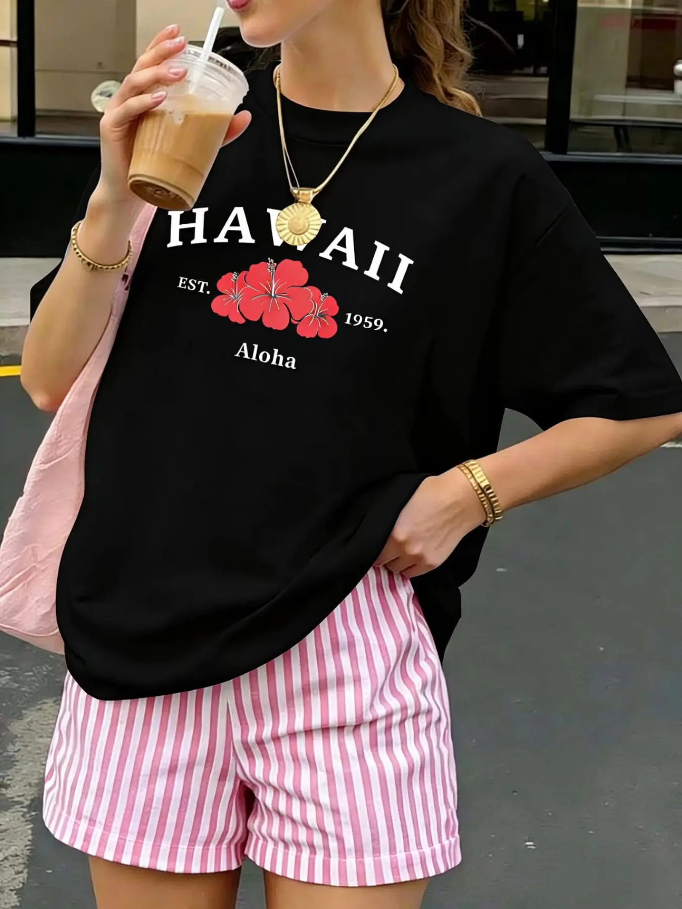 Hawaii Aloha Graphic T-Shirt, Vintage Hawaii Est 1959 Hibiscus Print Short Sleeve Tee, Retro Summer Beach Streetwear for Women, Casual Summer Style, Aloha State Casual Top, Tropical Vacation Outfit Apparel