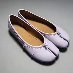 Spot Tabi Split-Toe Shoes Women's 2026 New Niche Pleated Flat Bottom Shallow Mouth Bow Ballet Pig's Trotters Single Pu Leather Loafers for Comfortable Wear