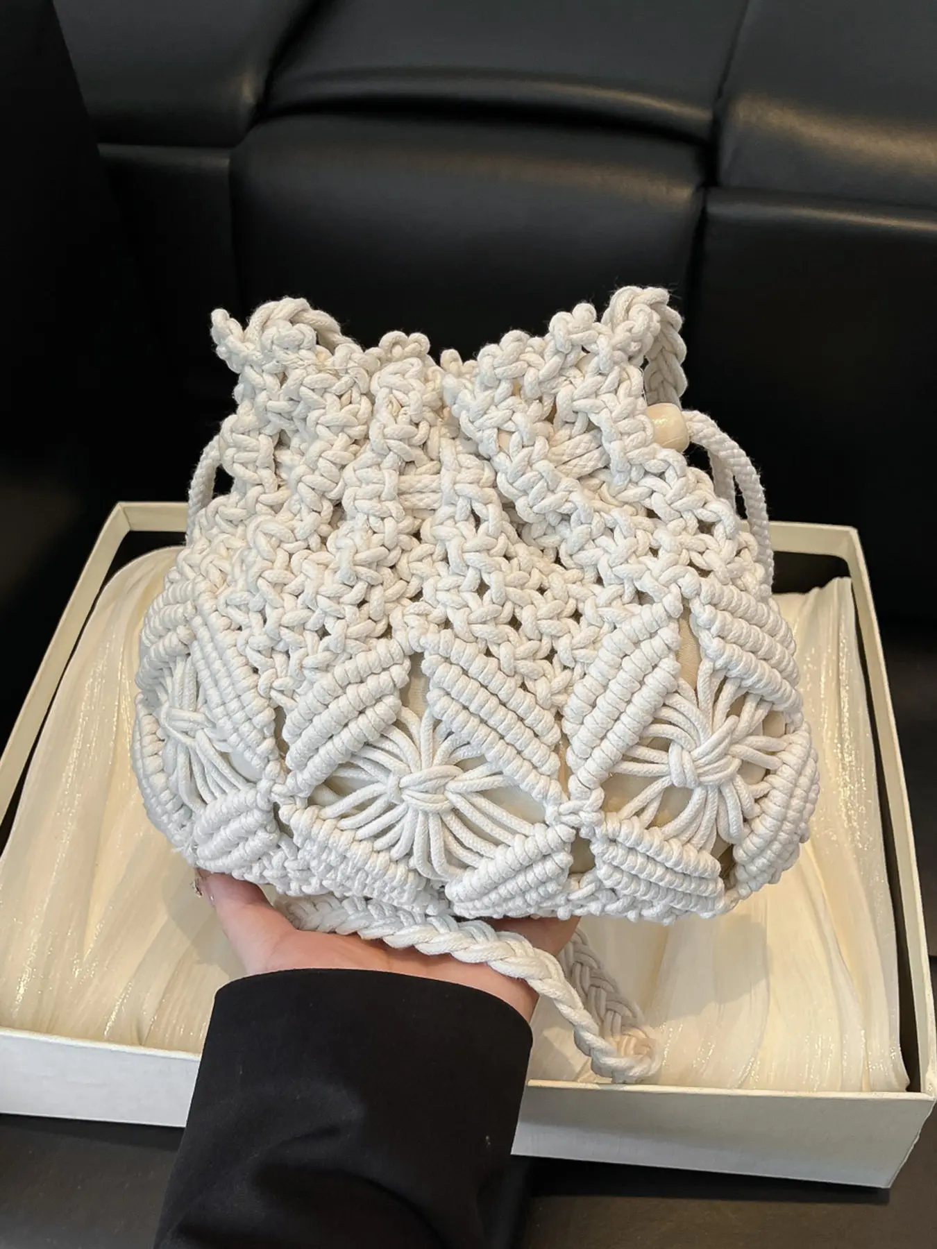 Fashionable and practical texture versatile woven bucket bag, simple style casual personality retro shoulder bag, hollowed out drawstring drawstring design, suitable for beach vacation, shopping, outdoor travel Textured Shoulder Bag