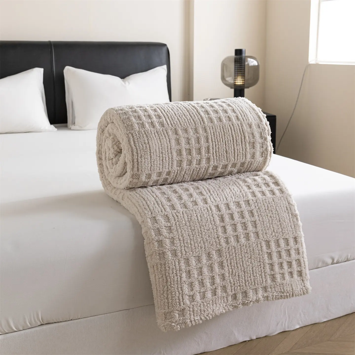 Taffeta Velvet Solid Color Waffle Jacquard Soft Warm Throw Bedroom Blanket, Cozy Throw Blankets, Moisture-Wicking, Cloud-Like Touch, Ideal for Naps, Cozy and Comfortable