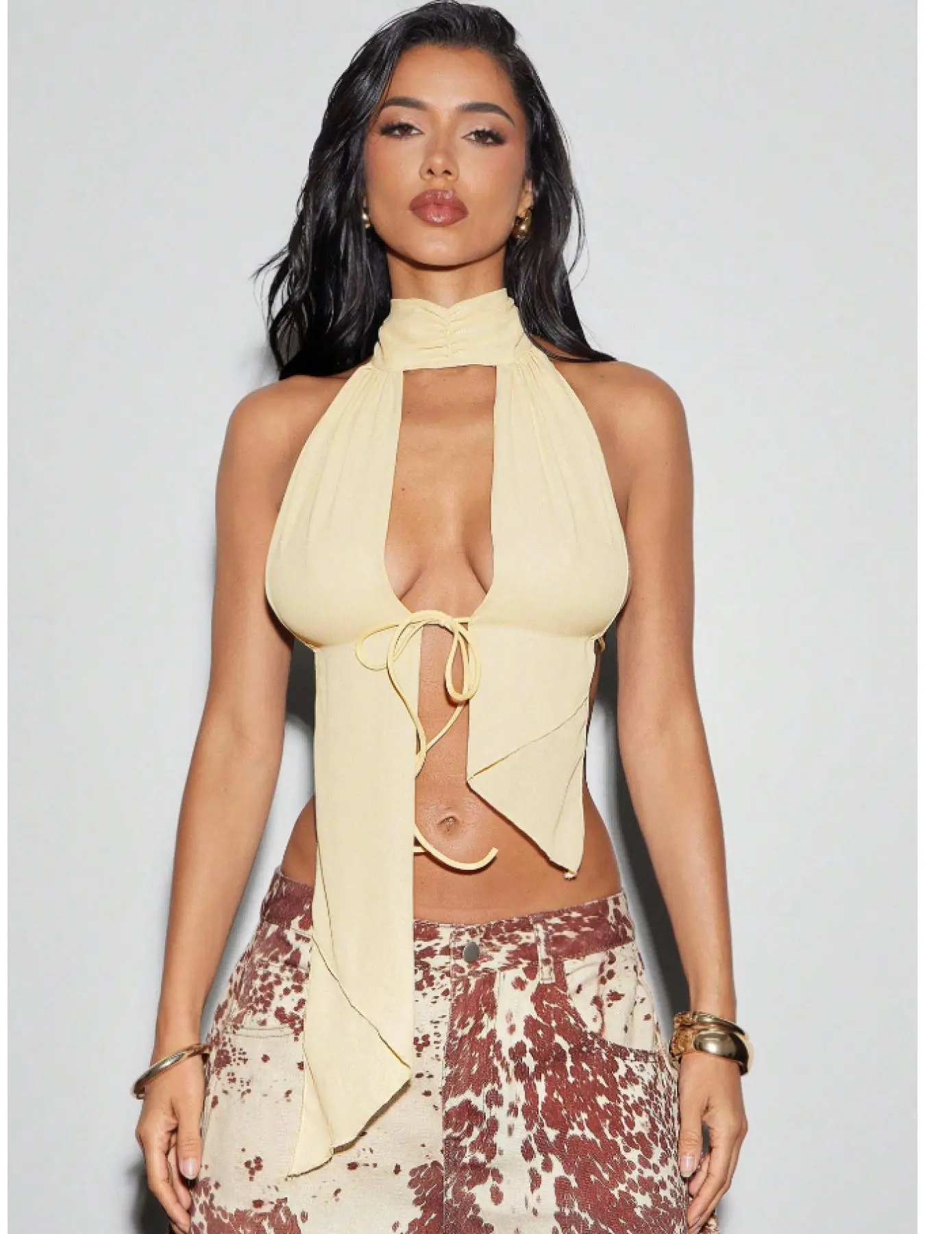 Sexy Halter Backless Top, Casual Fashion Top, Womenswear, Hollow Out Design, Irregular Hemline, Slimming Short Sleeve Shirt, Perfect for Casual Wear