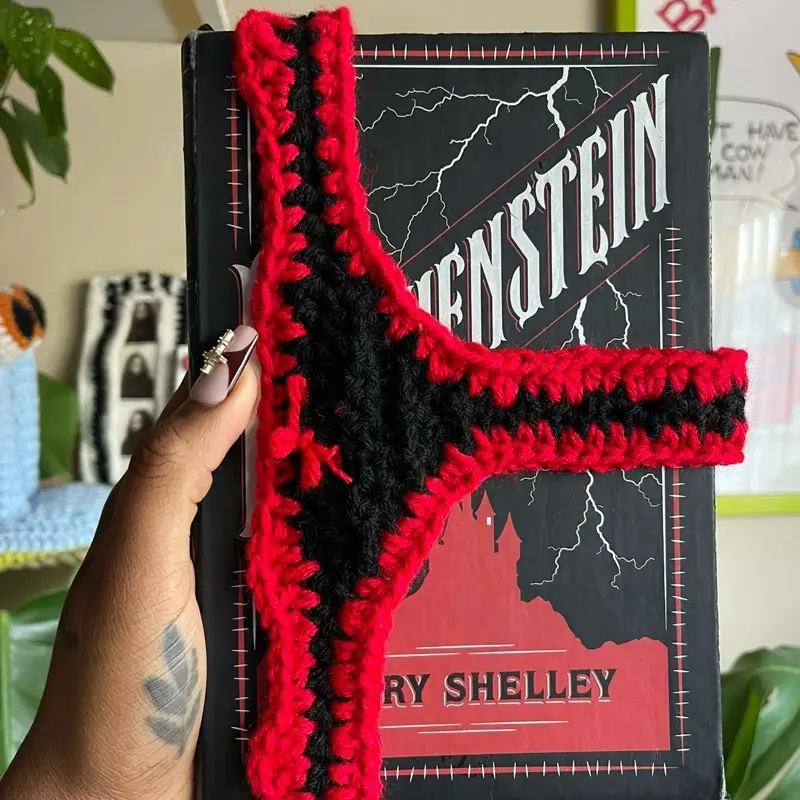 Book Thong