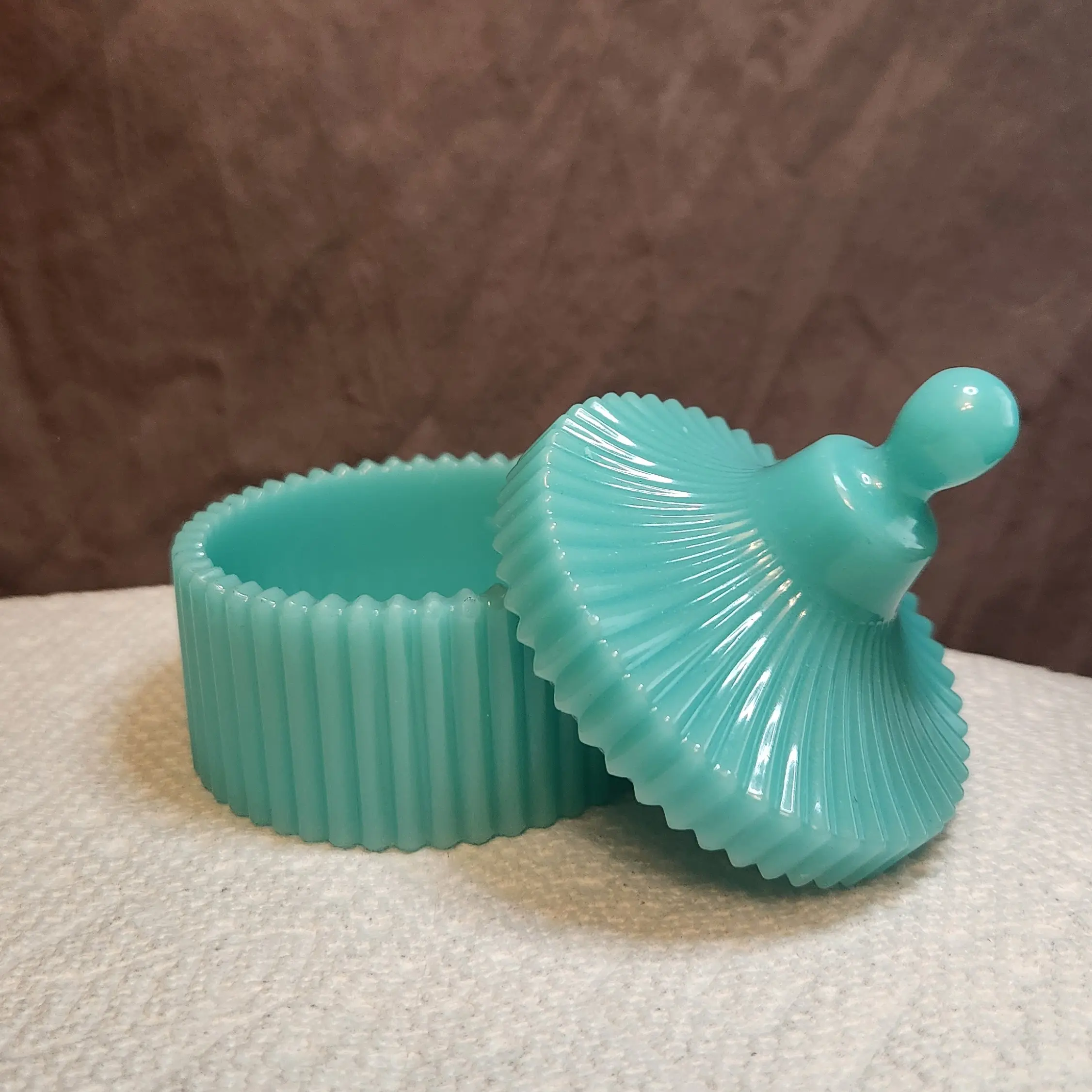 Small Decorative Trinket for Home Decor, Tabletop Statue & Figurine Display Storage