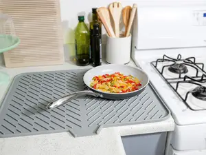 This 23 x 17-inch silicone dish drying mat features built-in drainage channels; it is compact, easy to clean, and designed with a tray structure that effectively protects countertops and prevents water accumulation.