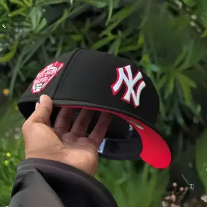 MLB New York Yankees Snapback Cap – 59FIFTY Fitted Style Flat Bill Hat, Black Red Undervisor Design, High Crown Streetwear Fashion, Men Women Urban Outfit Essential, Popular TikTok Sport Look