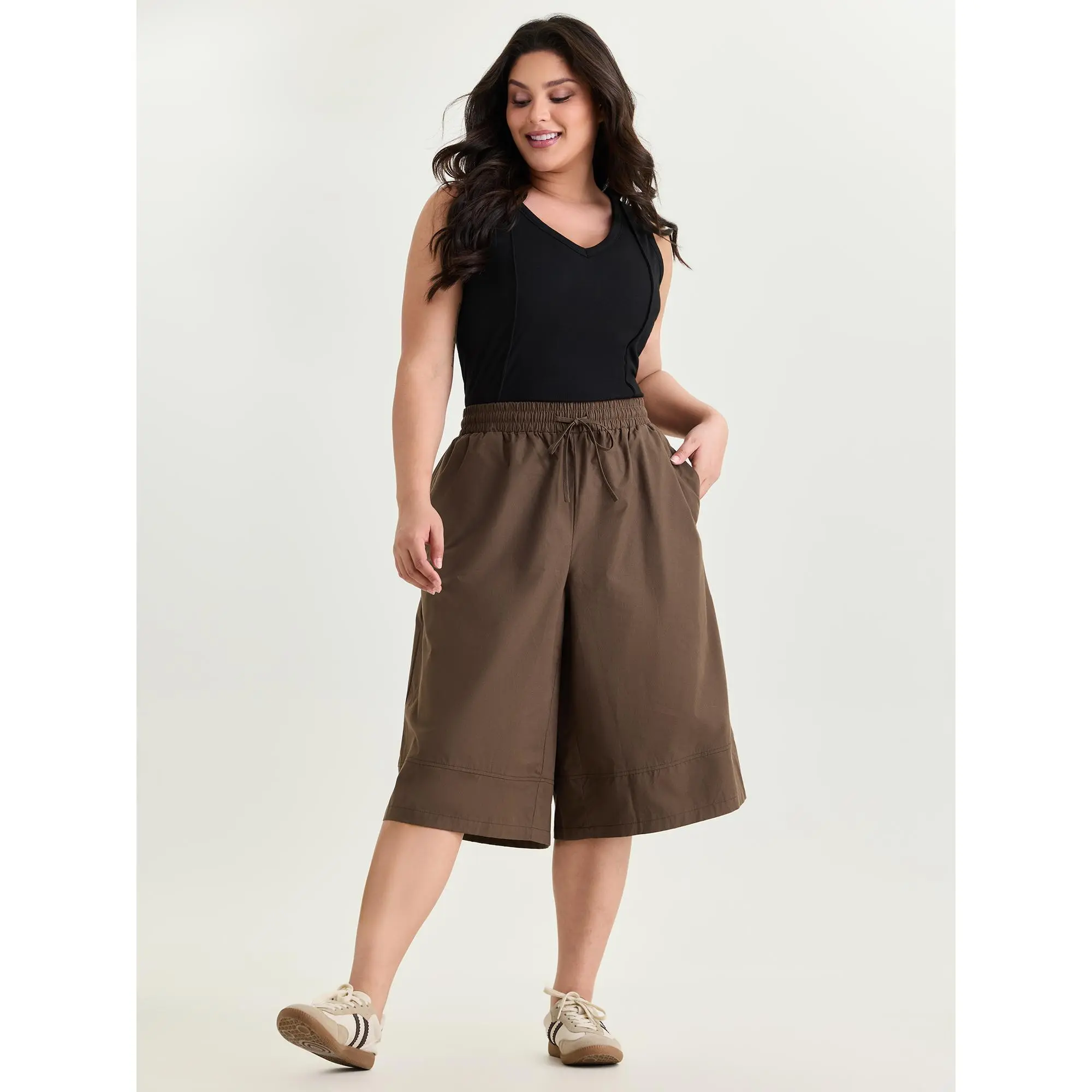 BloomChic Women's Plus Size Casual Capri Lounge Pants in Solid 100% Cotton, Mid Rise Bottoms with Elastic Waistband and Side Pockets, Basic, Leisure, Casual Wear, Ankle Capri Pants, Fabric, Fit, Capri Pants Women, Smooth Finish
