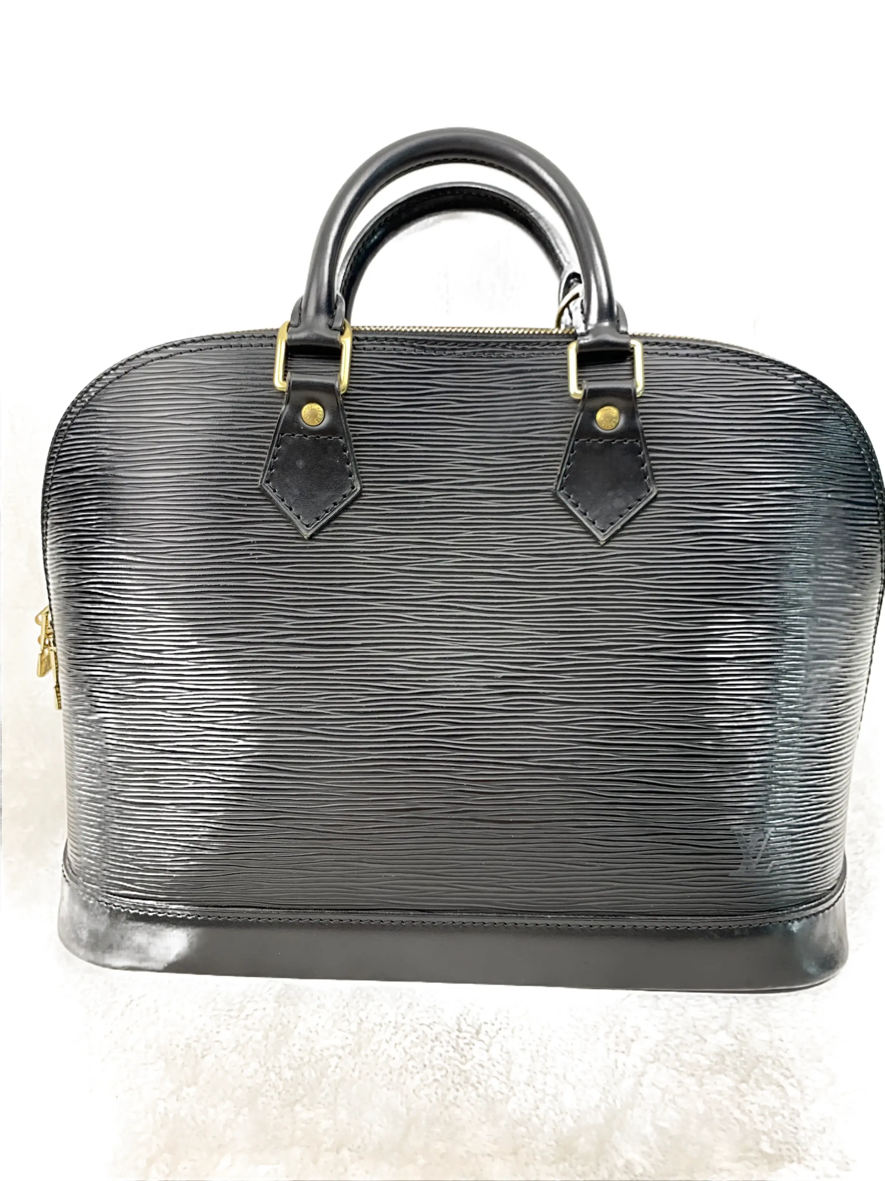 Pre-owned Louis Vuitton Alma PM Black Epi Leather Handbag Gold Hardware, Zip, Dual Top Handles, Structured Dome, Vertical Ripple Grain, Ample Storage Space, TKB00000238