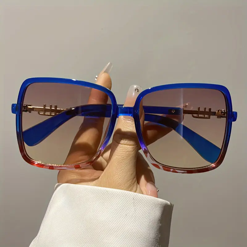 【Free shipping】New Fashionable Retro 1970s Large Frame Glasses for Women and Men, High End, Personalized, Double Color, Trendy, Versatile, Fashionable, Casual Glasses for Women, Suitable for Party Performances, Daily Wearing Glasses