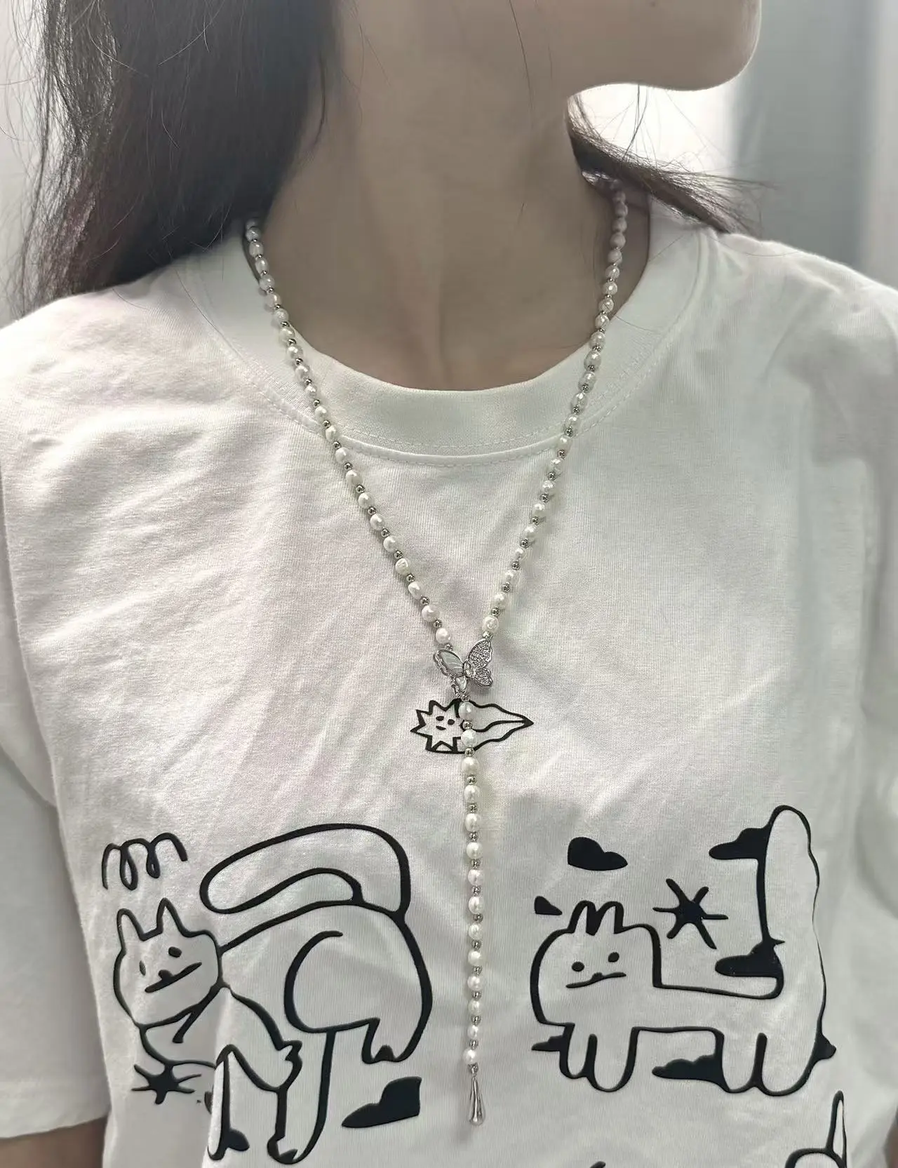 NC36-‘Papillon’ Lariat | A Freshwater Pearl & Butterfly Sautoir Necklace. pearl lariat necklace, pearl y necklace, long pearl necklace, sweater chain, sautoir necklace, butterfly necklace, freshwater pearl necklace, quiet luxury, elegant jewelry