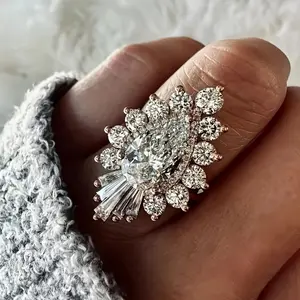 Women's Oval Synthetic Synthetic Zirconia Engagement Ring - Four-Prong Setting, Elegant Luxury Wedding for Valentine's Day,, Parties, Year-Round Wear