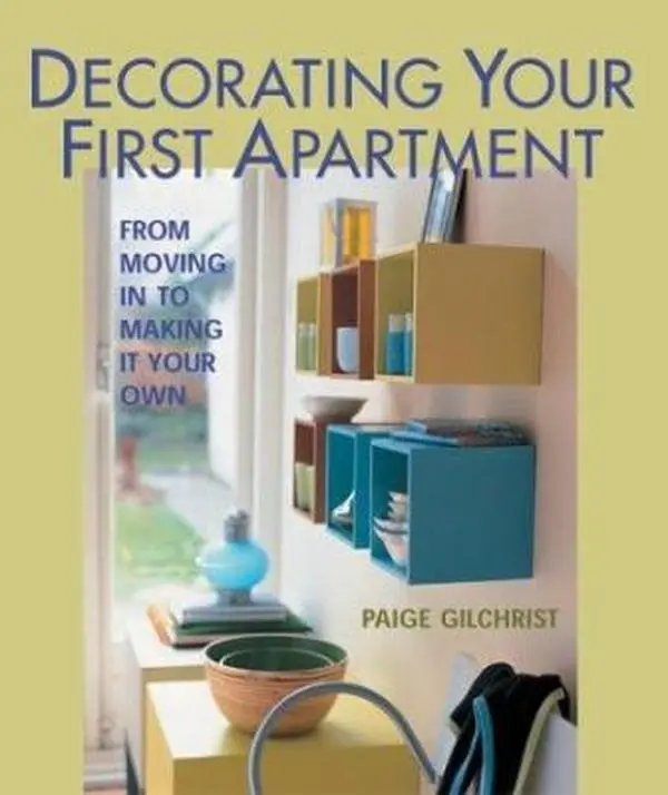 USED Book - Decorating Your First Apartment: From Moving In to Making It Your Own by Paige Gilchrist (Paperback) - english