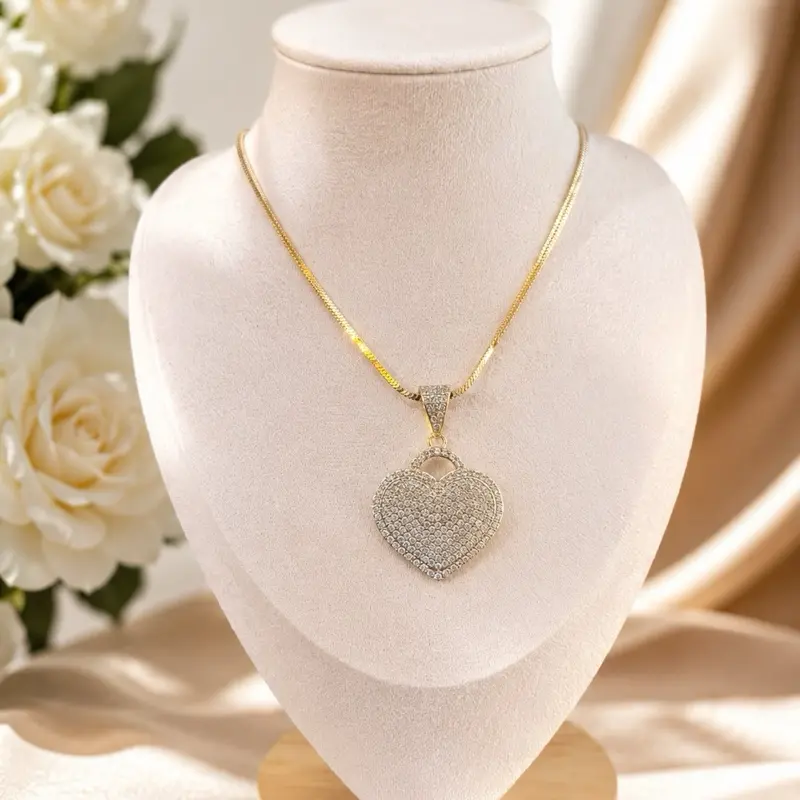 Female 14k Alloy Heart Shaped Necklace, Dainty Necklace Chain with Pendant, High-Quality Costume Jewelry Accessory