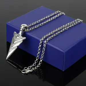2PCS Luminous Necklace ARROW Green Arrow Luminous Pendant Fashion Creative Alloy Chain