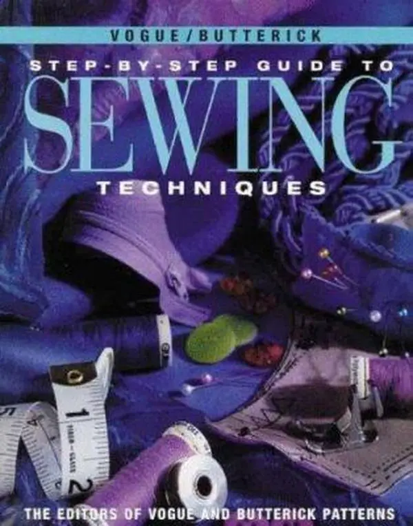 USED Book - Vogue/Butterick Step-By-Step Guide To Sewing Techniques by Vogue/Butterick Patterns Editors (Paperback) - english