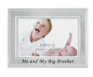 212 MAIN Silver Plated Metal 6x4 Photo Frame - Brushed Satin, Lacquered Finish, Embossed "Me And My Big Brother" Big Brother Theme, Tabletop Display for Baby & Maternity Decor